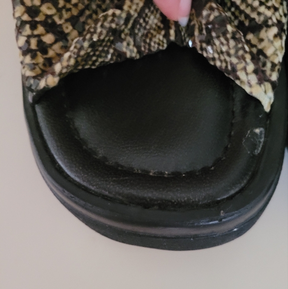 Steve Madden Y2K Vintage 90s Snake Print Wedge Platform Slides Size 9.5 - Picture 11 of 14